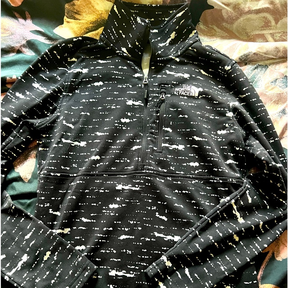 Womens North Face pullover sweatshirt
